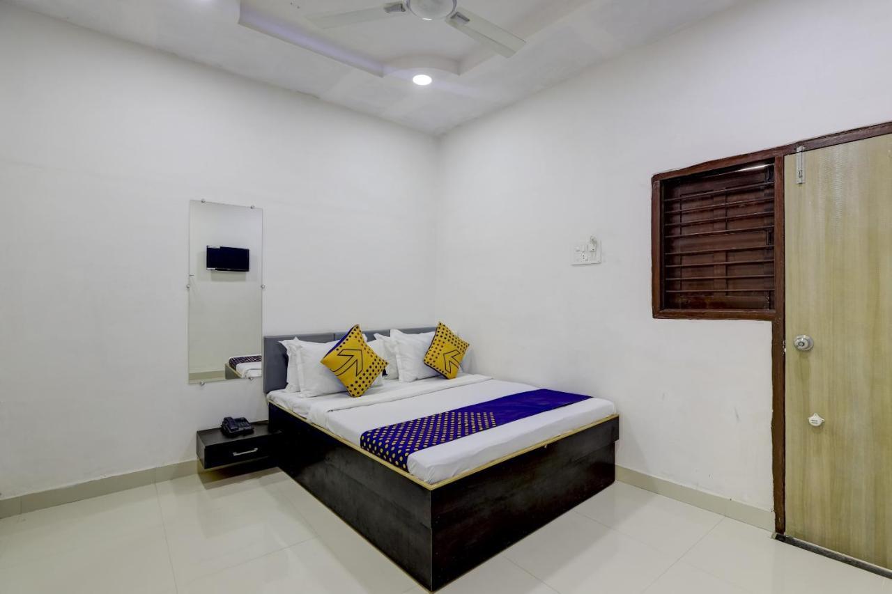 Spot On 71130 Hotel Shiv Krupa Anjar Exterior photo