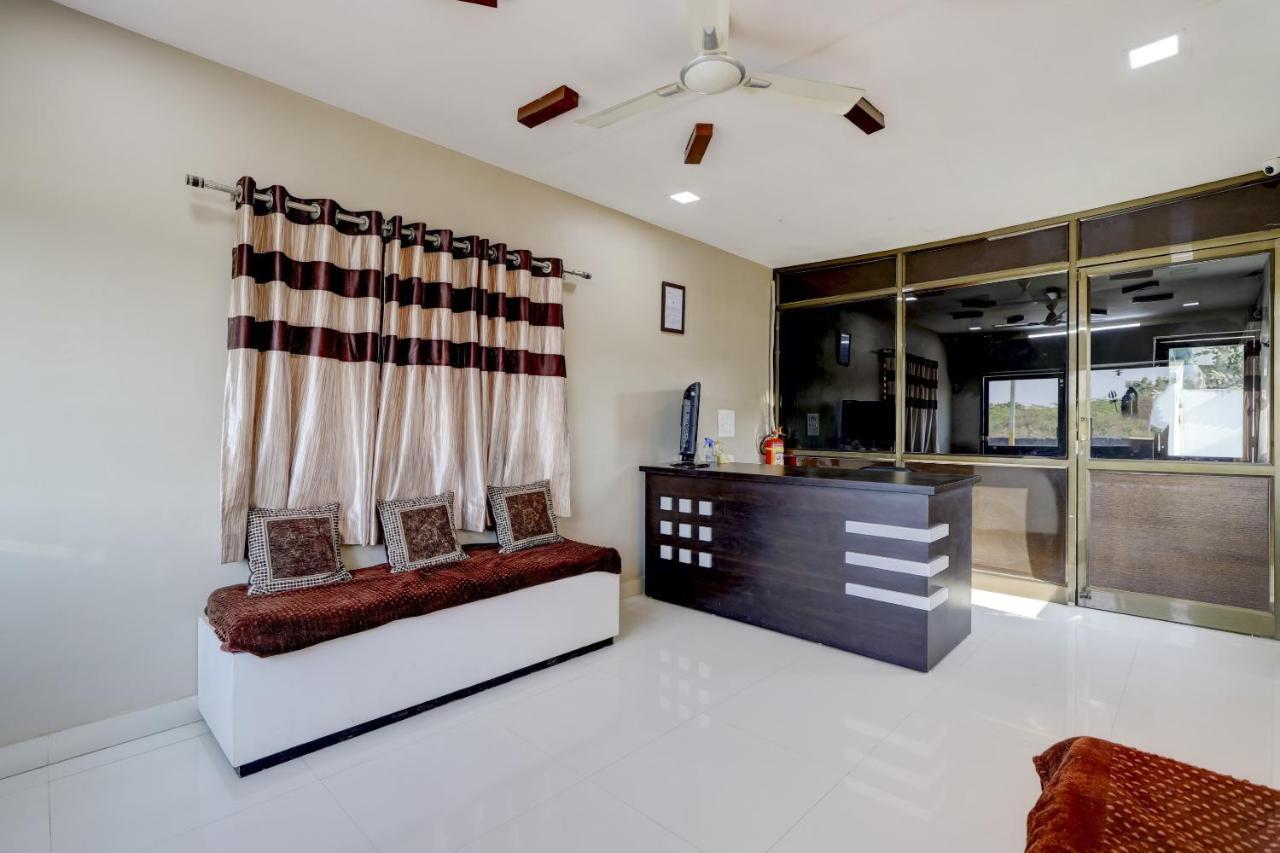 Spot On 71130 Hotel Shiv Krupa Anjar Exterior photo